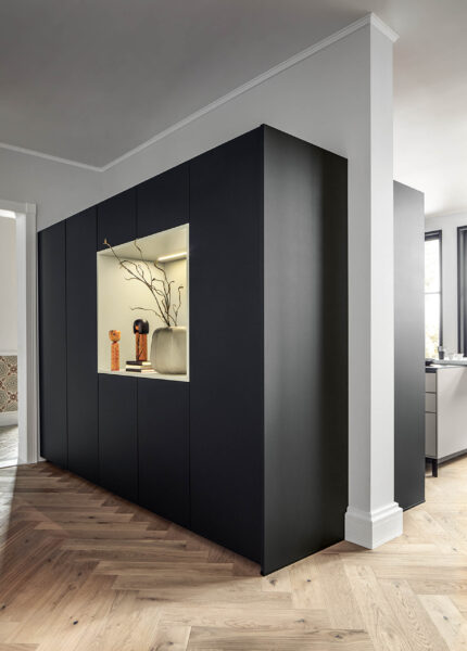 next125_nx510-L187M-L292M_nx505-L235_Garderobe-1_geschlossen_HF_next-kuechen_Neustadt_Landau_Karlsruhe