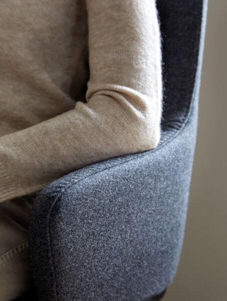 Stressless Laurel Low Large Armrest D 200 Grace Dark Grey Black_Detail_HF_landau_karlsruhe_neustadt