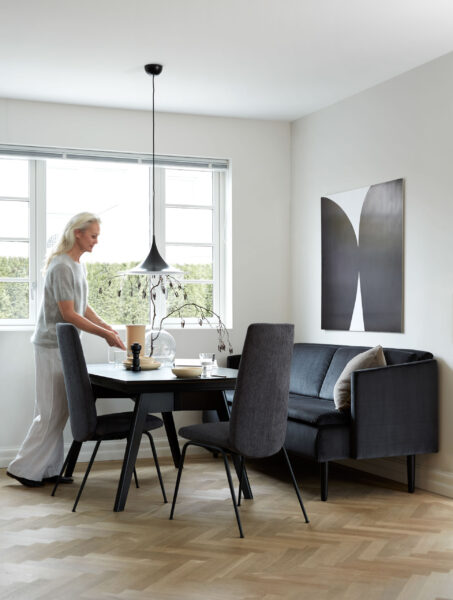 Stressless_Dining_Laurel_D300_Sofa_Jasmine_Dark_Grey_Matte_Black_3_52521_HF_neustadt-landau-karlsruhe