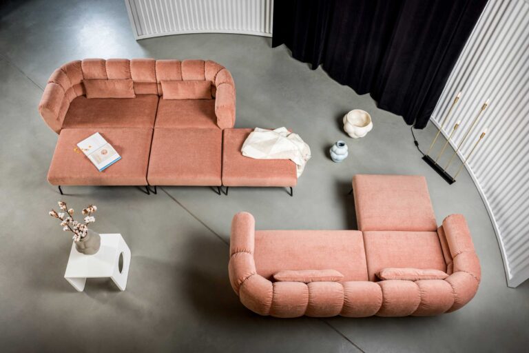 magnolia_lachsfarbene-samtcouch-sofalandschaft-bruehl_HF_Neustadt_Landau_Karlsruhe