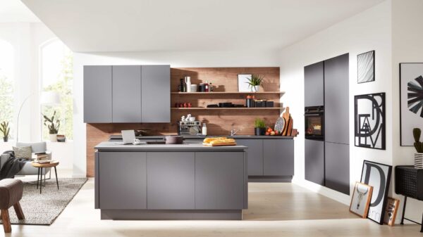 Interliving Küche Serie 3031 mit AEG-Einbaugeräten