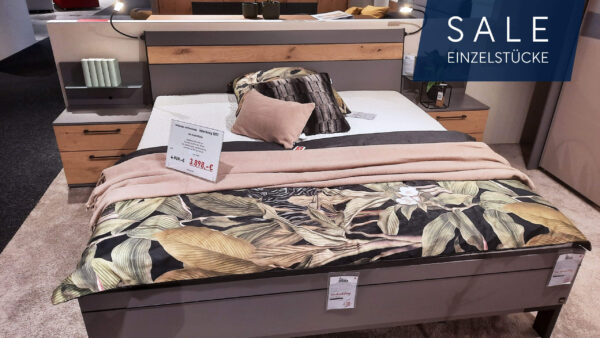 ABVERKAUF Interliving Schlafzimmer 1207 Bett + Kommode inkl. Beleuchtung
